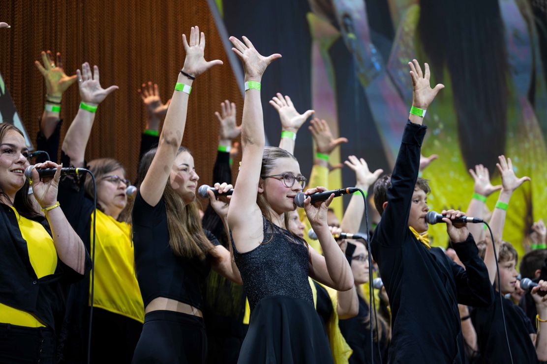 Der Chor Amazonas begeistert mit einem ABBA-Medley.